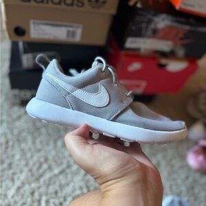 Nike grey roshe